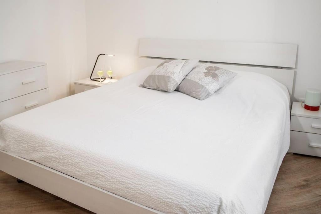B&B Gocciadoro 26 Nuovo, Climatizzato, Zona Ospedale, Posto Auto 트렌토 외부 사진