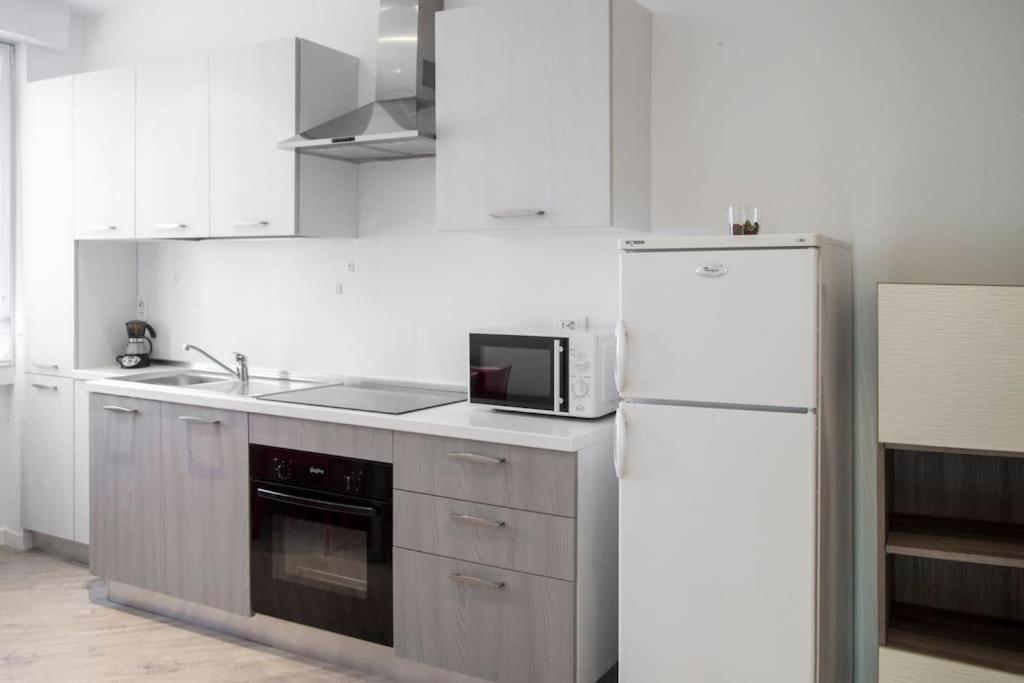 B&B Gocciadoro 26 Nuovo, Climatizzato, Zona Ospedale, Posto Auto 트렌토 외부 사진