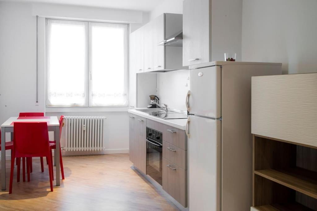B&B Gocciadoro 26 Nuovo, Climatizzato, Zona Ospedale, Posto Auto 트렌토 외부 사진