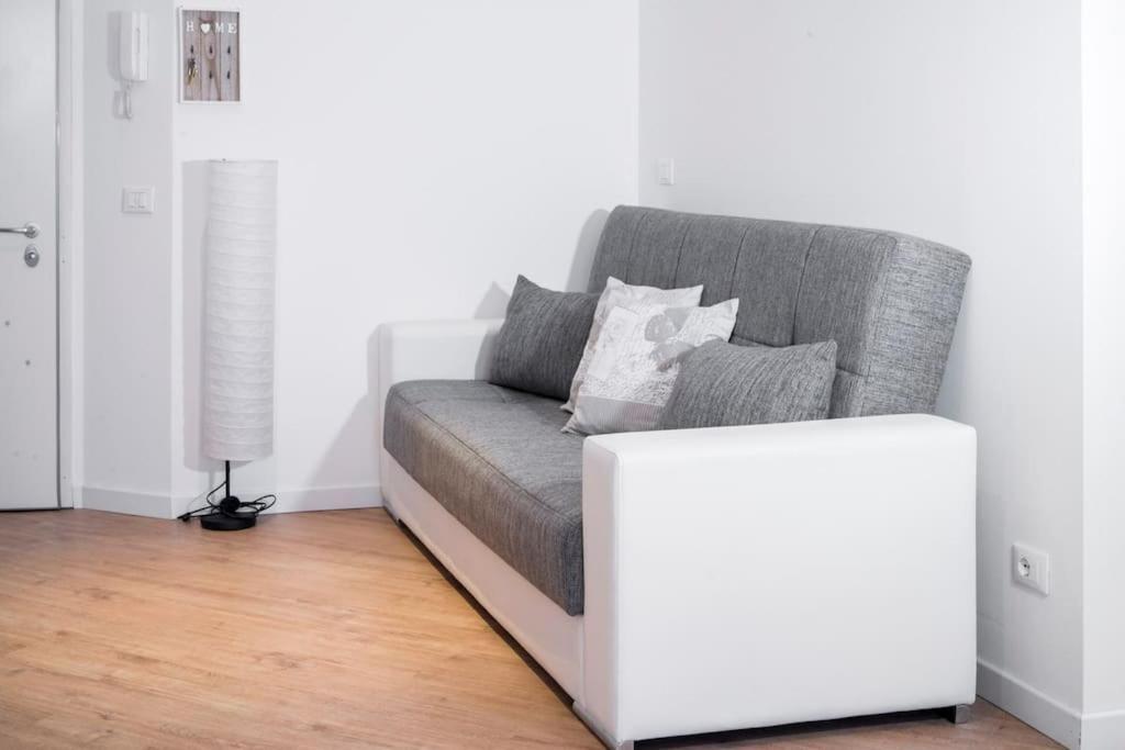 B&B Gocciadoro 26 Nuovo, Climatizzato, Zona Ospedale, Posto Auto 트렌토 외부 사진